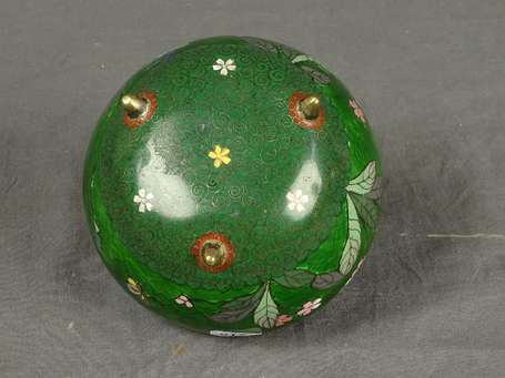 CHINE - Petit pot couvert tripode en cloisonné à 