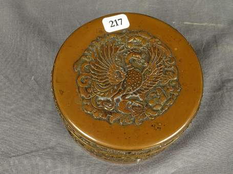 JAPON - Boîte circulaire en cuivre à décor d'un 