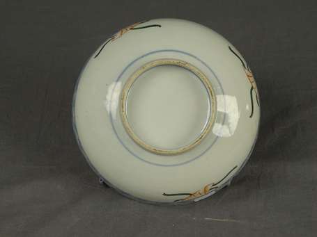 CHINE - Coupe en porcelaine à décor polychrome 
