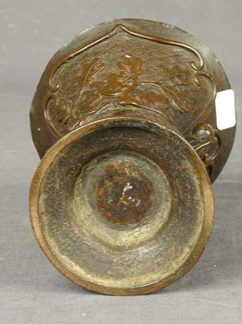 JAPON - Epoque MEIJI (1868-1912). Petit vase en 