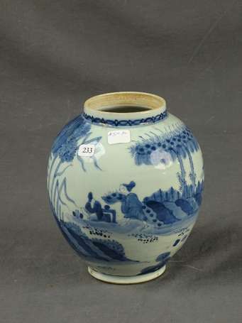 CHINE - Vase à panse renflée en porcelaine à décor