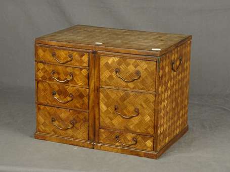 CHINE - Petit cabinet en marqueterie de bois à 