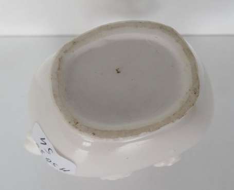 CHINE. Petit vase balustre en porcelaine  blanche 