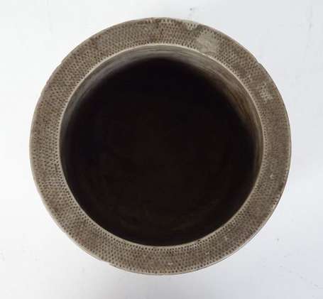 CHINE - Pot à pinceaux en porcelaine à décor en 