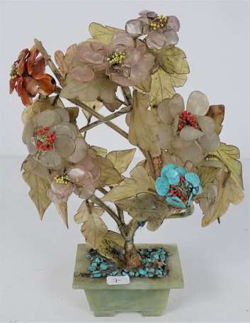 CHINE - Prunier miniature fleuri en pierres dures 