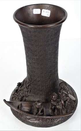 JAPON - Vase en bronze à patine brune à haut col, 