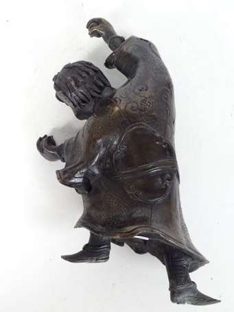CHINE - Vase à col évasé en bronze à patine brune 