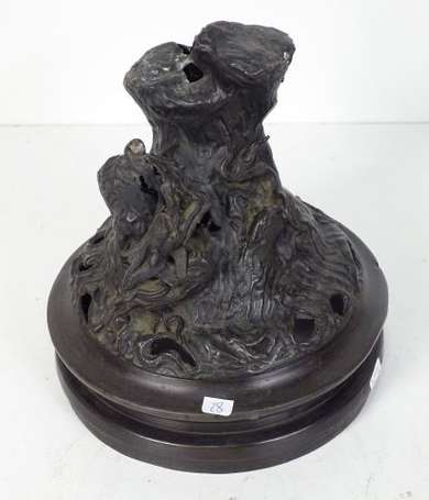 CHINE - Couvercle en bronze à décor ajouré d'un 