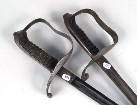 AUT1GM -  lot de 2 sabres dans l'état  sans 