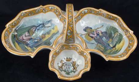 Plat mendiant en faïence polychrome, décor de 