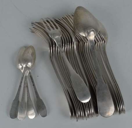 Dix couverts en argent, modèle uniplat, la spatule