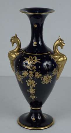 Vase balustre en céramique bleu de four décor de 