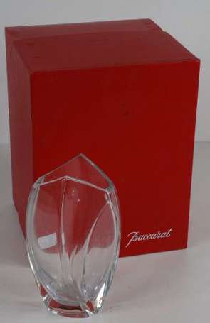 Baccarat - Vase en cristal à forme libre par 
