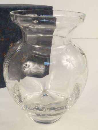 Saint Louis - Grand vase de forme ovoïde (dans sa 