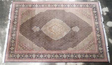 Tapis laine et coton, le champ nègre à cartouche 