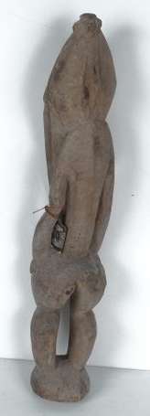 Statuette d'ancêtre en bois dur et lourd à patine 