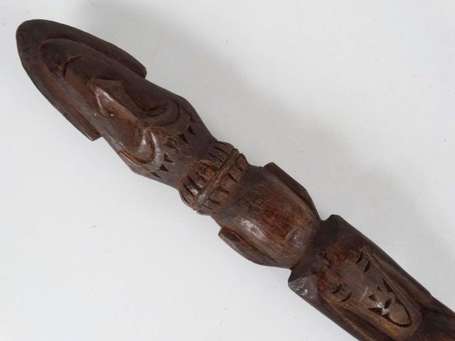 Une spatule à sagou en bois sculpté d'une 