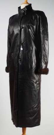 Long manteau en cuir noir, bordure de manches en 