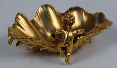 Vide poche en bronze doré en forme de bénitier 