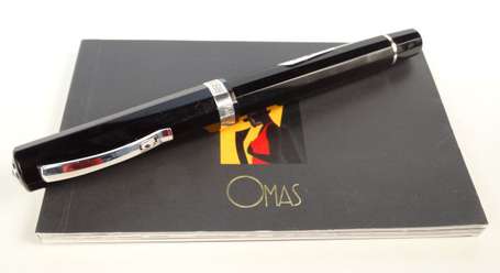 Stylo plume Omas modèle Gentleman facetté noir 