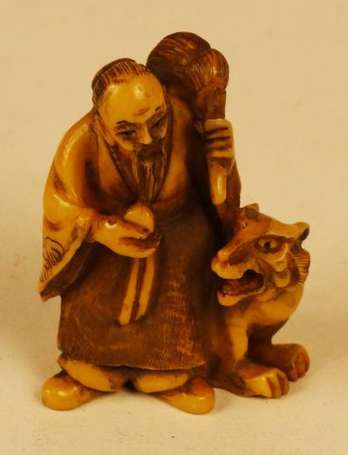 Netsuke Sage au dragon en ivoire Japon H. 5 cm