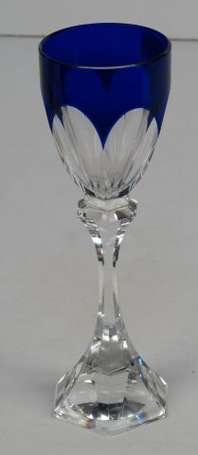 Saint Louis - Verre Roemer en cristal bleu modèle 