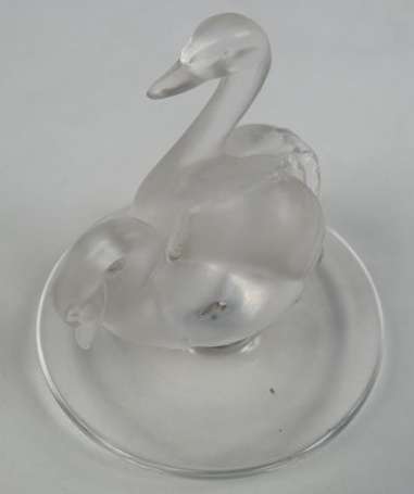 Baguier en cristal à décor de cygnes. Lalique 