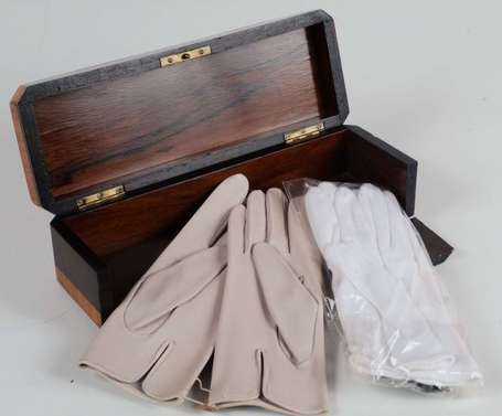 Boite à gants en placage de palissandre et bois de