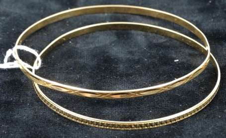 2 bracelets joncs en or jaune ciselé - Travail 