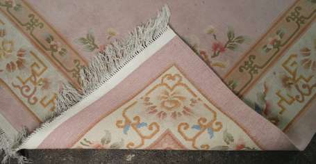 Tapis Chine en laine et coton à champ rose et 