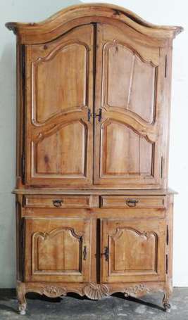 Buffet deux corps en bois fruitier, le corps 