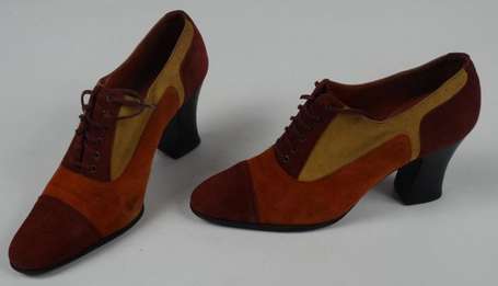 YVES SAINT LAURENT - Paire de chaussures en daim 