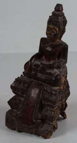 Bouddha sujet en bois sculpté polychromé et doré. 