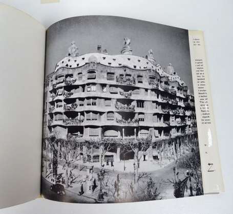 [ARCHITECTURE] - LE CORBUSIER - Gaudi - 