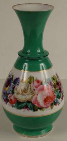 Vase bouteille en porcelaine émaillée vert décor 