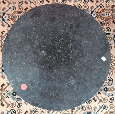 Guéridon à ceinture en placage d'acajou, il repose