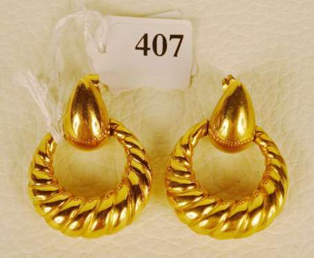 Paire de boucles d'oreilles en or avec anneaux 