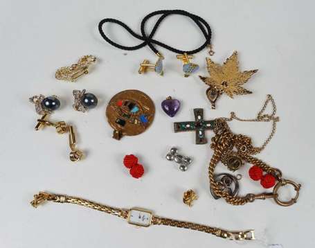 Bijoux fantaisie dont broches, pendentifs, pin's, 