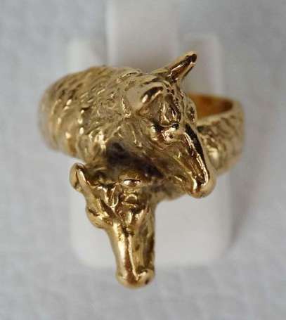 Bague en or jaune avec deux têtes de cheval - 