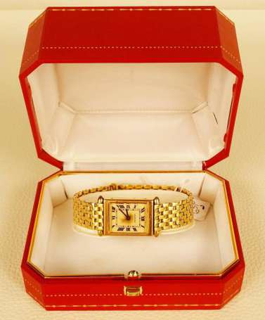 Cartier - Montre de dame Tank n° 87215 en or 