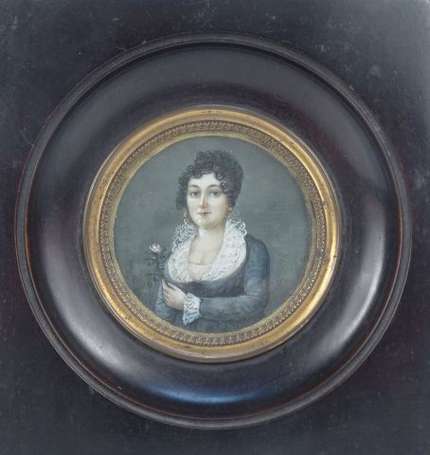 Portrait miniature sur ivoire d'une jeune femme à 