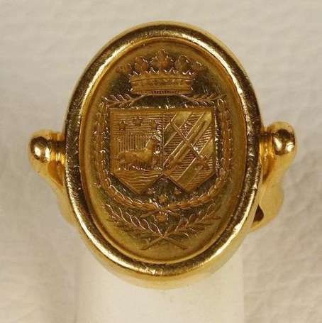 Bague sigillaire en or jaune avec blason 