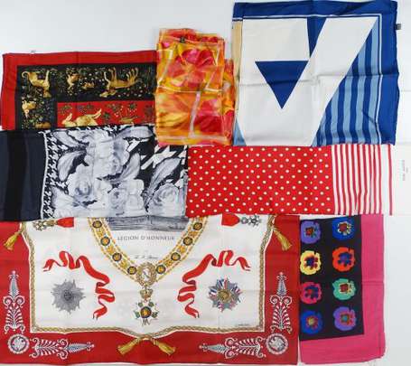 Lot de sept foulards en soie; de chez Aallard à 