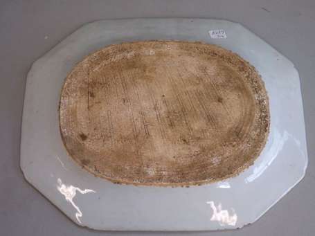 Chine. Plat octogonal en porcelaine de la 