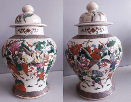 Chine. Paire de vases couverts en grès de Nankin à
