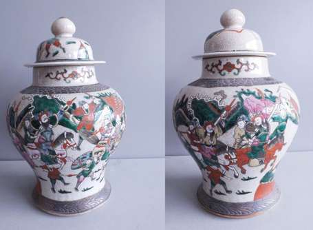 Chine. Paire de vases couverts en grès de Nankin à