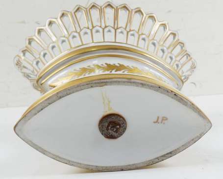 Coupe ovale ajourée en porcelaine de Paris blanche