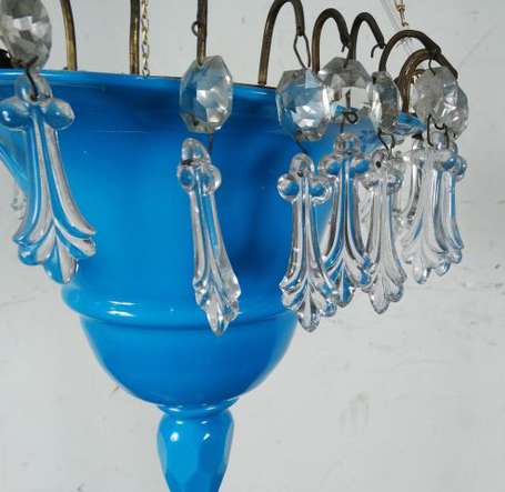 Suspension en opaline bleu en forme de cloche 
