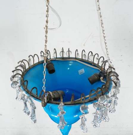 Suspension en opaline bleu en forme de cloche 