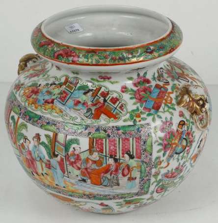 Chine. Vase boule en porcelaine de Canton à décor 